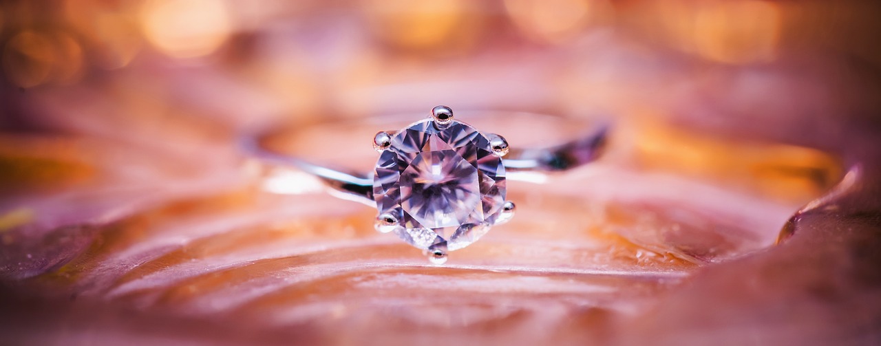 découvrez notre collection exclusive de bijoux rares, alliant élégance et unicité. chaque pièce est méticuleusement conçue pour sublimer votre style et refléter votre personnalité. explorez des créations exceptionnelles qui vous démarqueront.