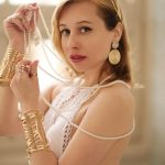 découvrez notre collection de bijoux en or, alliant élégance et qualité. que ce soit pour un cadeau ou un accessoire personnel, explorez des créations uniques qui subliment votre style.