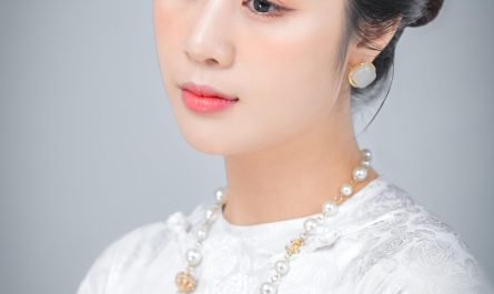 découvrez notre collection d'oreilles uniques et élégantes, parfaites pour chaque occasion. que vous recherchiez des puces d'oreilles discrètes ou des pendants d'oreilles audacieux, notre sélection saura sublimer votre style. explorez des designs modernes et classiques en jouant avec les matériaux, les formes et les couleurs.