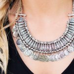 découvrez notre collection exclusive de bijoux en or, alliant élégance et raffinement. explorez des designs modernes et intemporels qui illuminent chaque occasion, que ce soit pour un cadeau ou pour vous faire plaisir. optez pour l'authenticité et la qualité avec nos pièces en or fin.