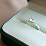 découvrez les marques de bijoux de luxe qui allient savoir-faire exceptionnel et designs élégants. explorez des collections raffinées et faites briller votre style avec des créations uniques et intemporelles.